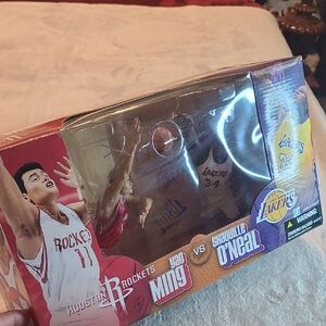 Houston Rockets vs Lakers Yao Ming vs Shaquille O'Neal Action Figures